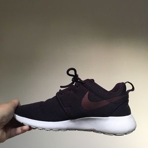 Nike Roshe One in burgundy